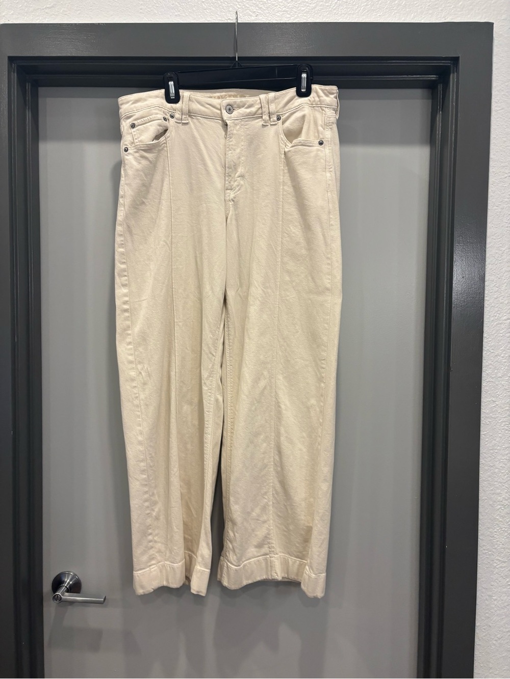 American Eagle Outfitters Cream Straight-Leg Jeans